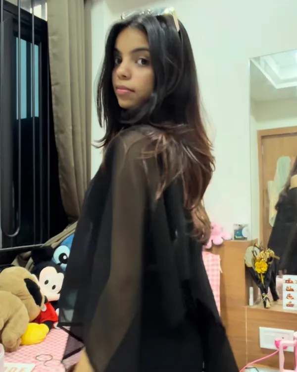 Black_Georgette_Cape_Shirt_With_Neck_Stole