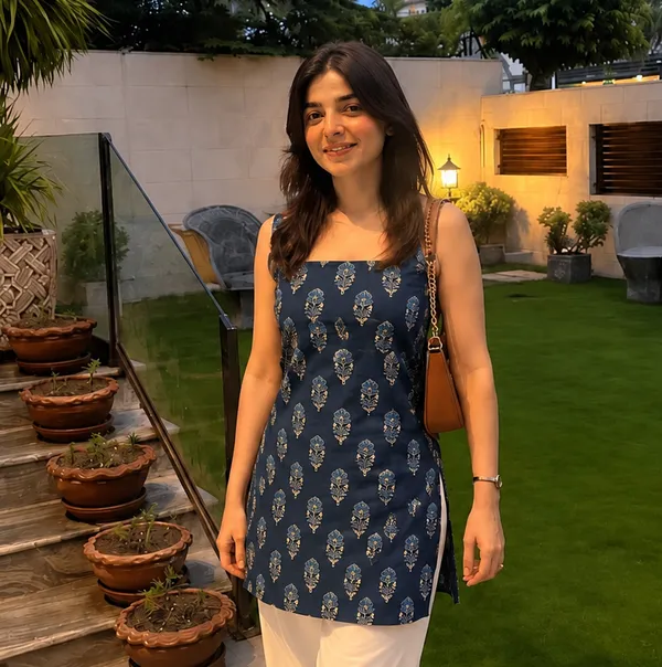 Navy_Blue_Sleeveless_Short_Kurti