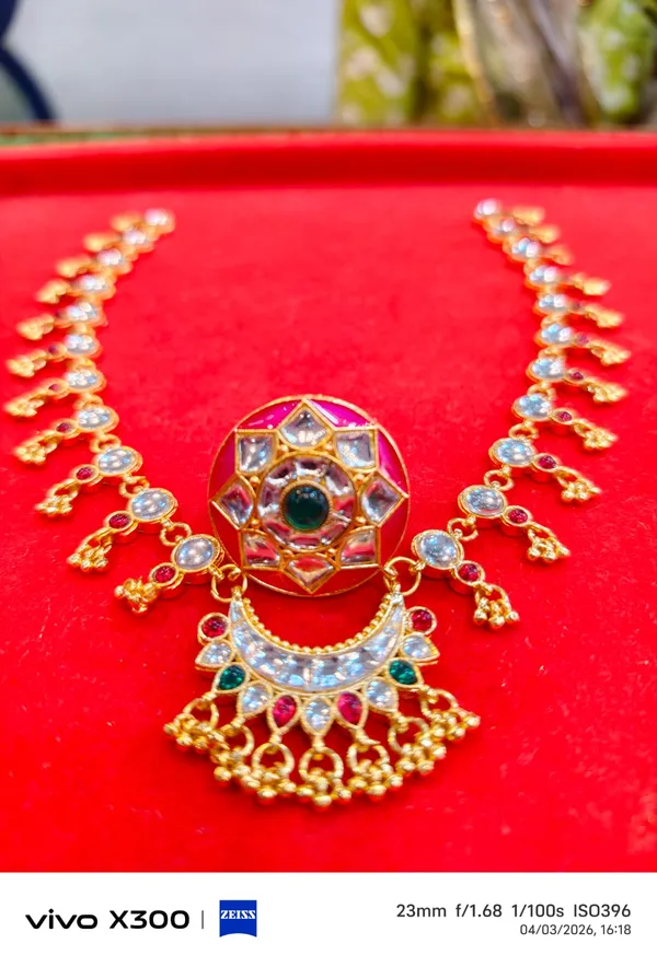 Gold_Tone_Stone_Studded_Necklace_for_Women
