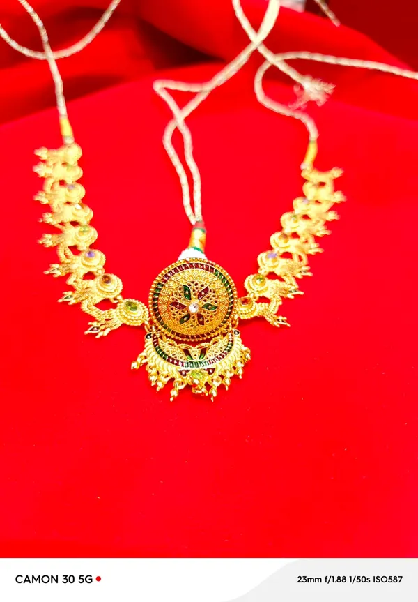 Gold-Tone_Traditional_Pendant_Necklace_for_Women