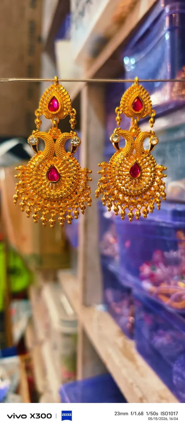 Gold_Tone_Traditional_Chandelier_Earrings_for_Women