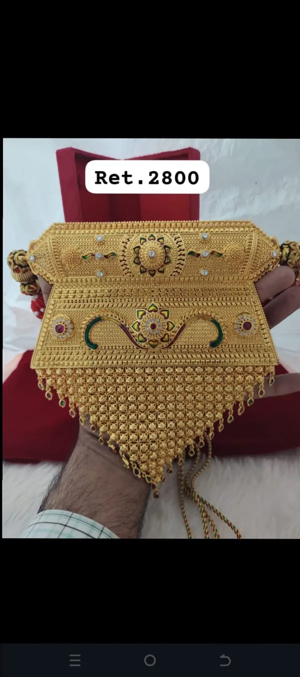 Gold_Tone_Embellished_Necklace_for_Women