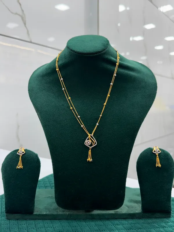 Gold_Tone_Pendant_Necklace_Set_for_Women