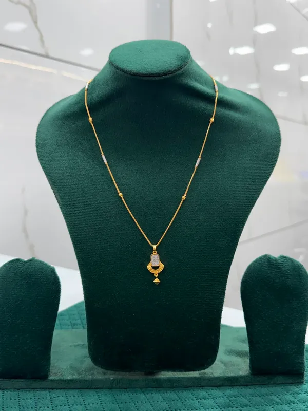 Gold_Tone_Pendant_Necklace_for_Adults