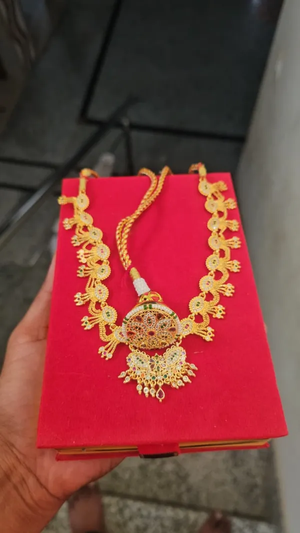 Gold_Tone_Traditional_Pendant_Necklace_for_Women