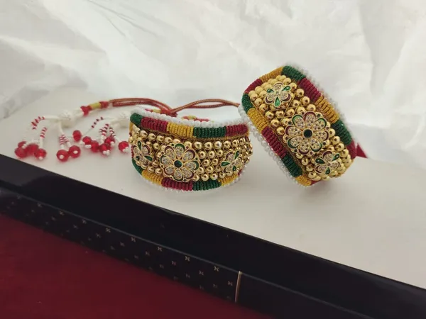 Multicolor_Gold_Tone_Embellished_Bangle