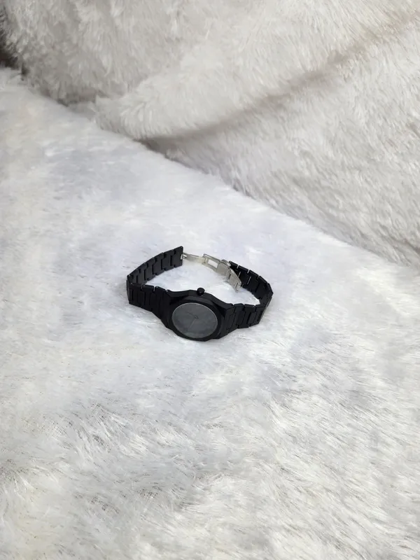Black_Metal_Bracelet_Wristwatch_for_Unisex