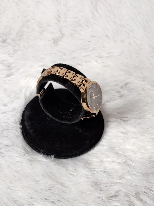Gold_Tone_Metal_Analog_Wristwatch_for_Women