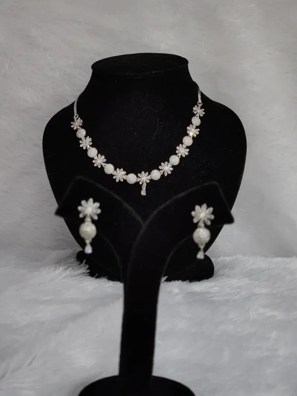 Gold_Tone_Floral_Necklace_And_Earrings_Set_For_Women