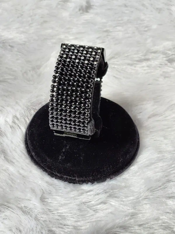 Black_Beaded_Bracelet_Watch_for_Women