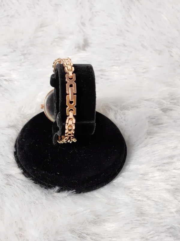 Gold_Metal_Bracelet_Watch_for_Women