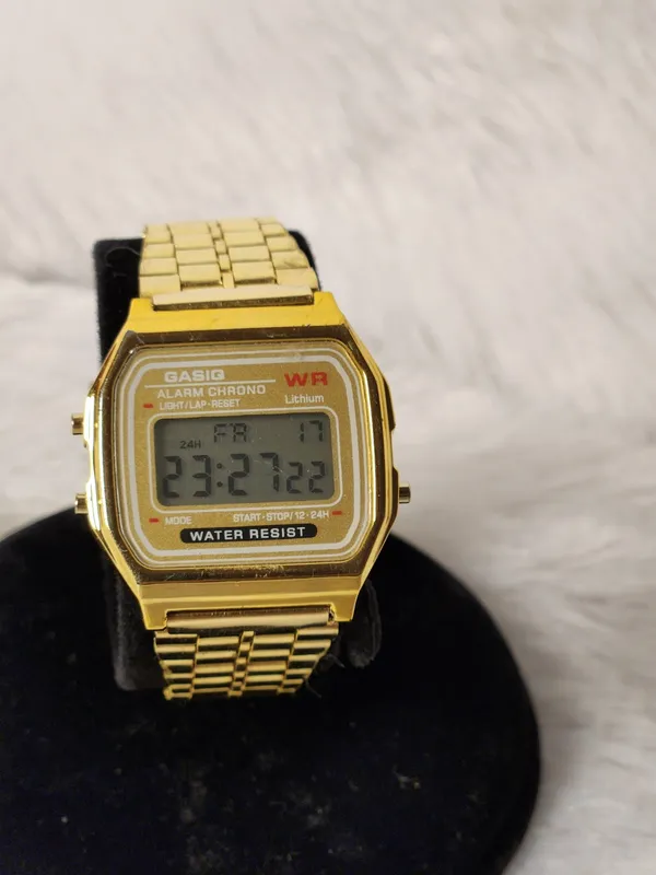 Gold_Metal_Digital_Watch_for_Men_And_Women