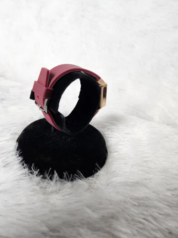 Maroon_Square_Dial_Analog_Watch_for_Women