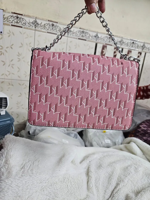 Pink_Patterned_Chain_Strap_Shoulder_Bag_for_Women