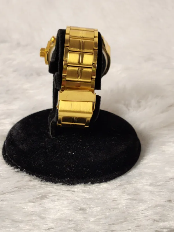 Gold_Metal_Analog_Chronograph_Watch_for_Men