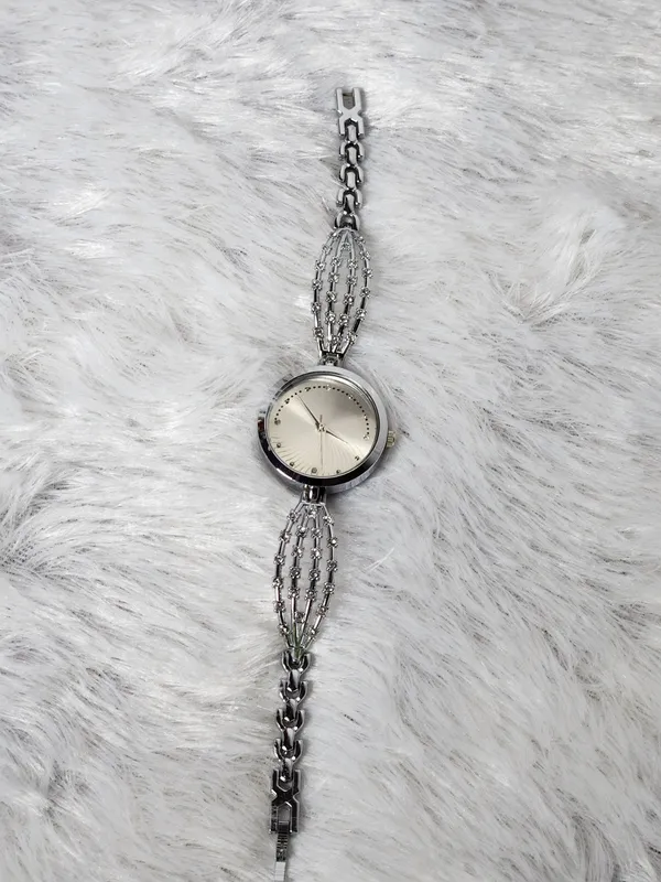 Silver_Analog_Pendant_Watch_for_Women