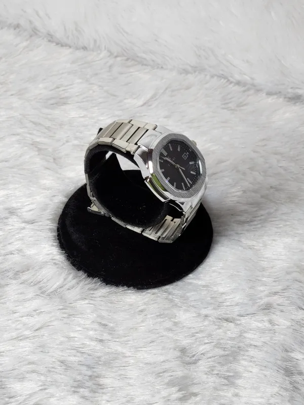 Silver_Metal_Analog_Watch_for_Men_And_Women