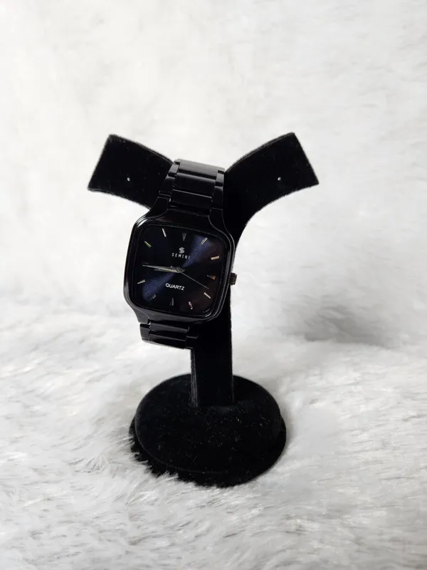 Black_Metal_Analog_Watch_for_Unisex
