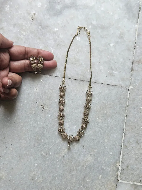 Gold_Tone_Floral_Necklace_And_Earrings_Set_For_Women