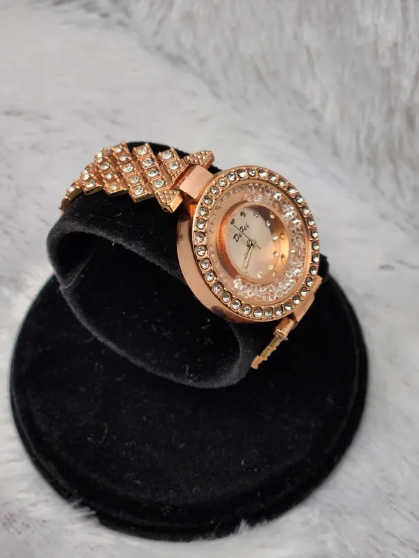 Rose_Gold_Metal_Analog_Watch_for_Women