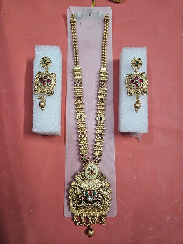 Gold_Tone_Temple_Jewellery_Set_for_Women