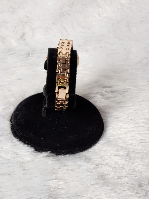 Rose_Gold_Metal_Analog_Watch_for_Women