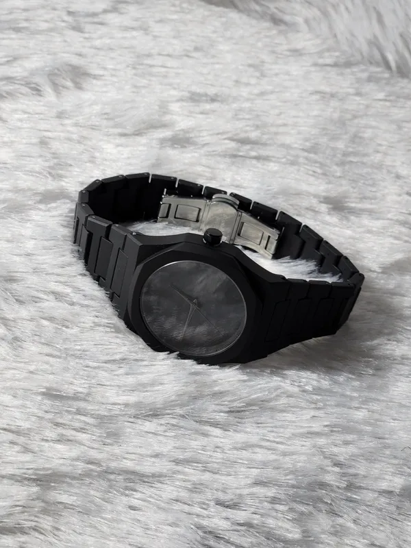 Black_Metal_Bracelet_Wristwatch_for_Unisex