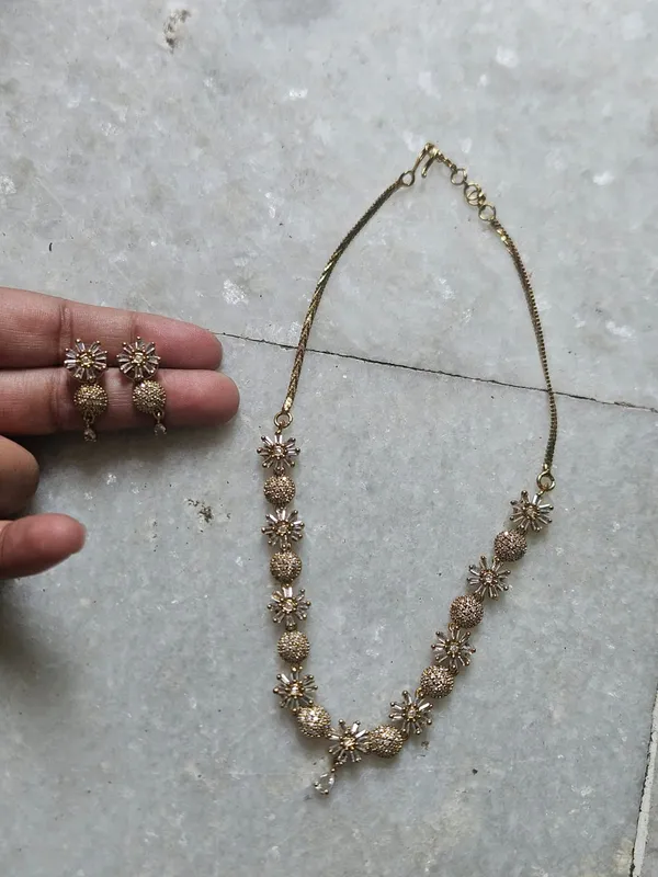 Gold_Tone_Floral_Necklace_And_Earrings_Set_For_Women