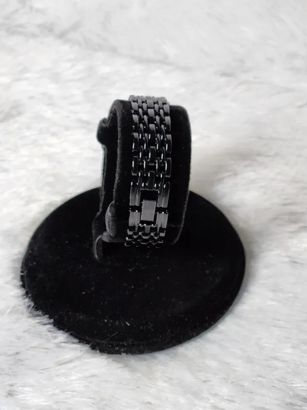 Black_Metal_Analog_Watch_for_Men