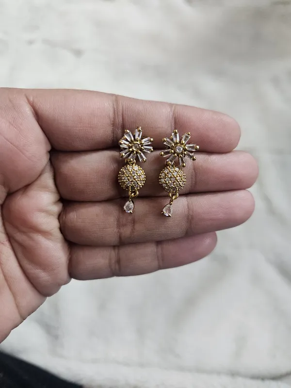 Gold_Tone_Floral_Necklace_And_Earrings_Set_For_Women
