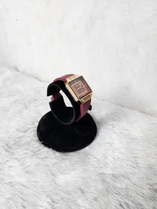 Maroon_Square_Dial_Analog_Watch_for_Women