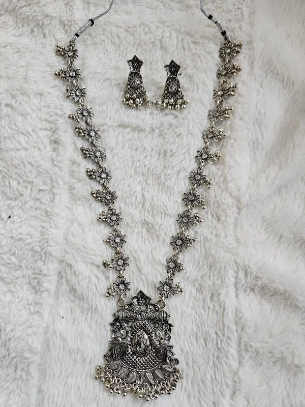 Silver_Oxidized_Floral_Necklace_Set_for_Women