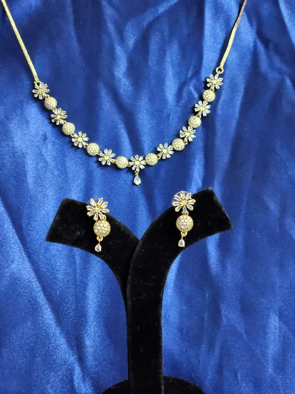 Gold_Tone_Floral_Necklace_And_Earrings_Set_For_Women