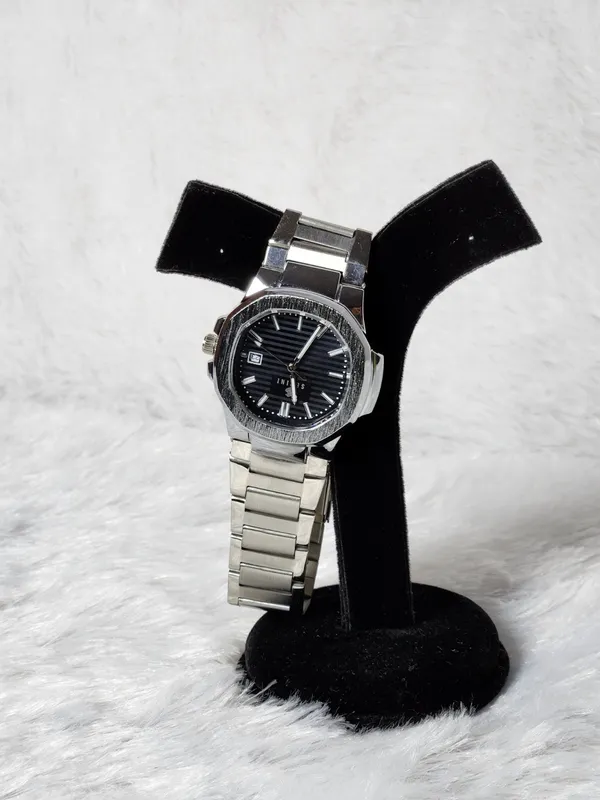 Silver_Metal_Analog_Watch_for_Men_And_Women