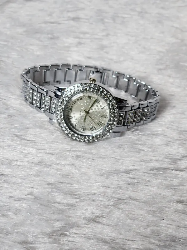 Silver_Analog_Bracelet_Watch_for_Women