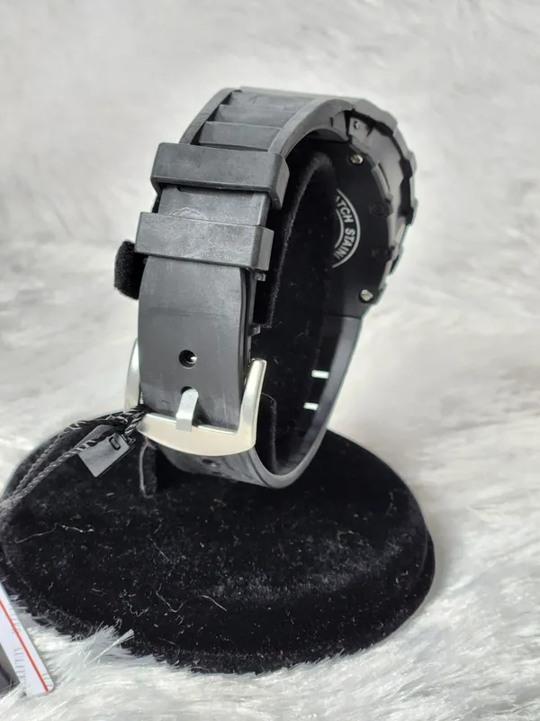 Black_Silicone_Sports_Analog_Watch_for_Men