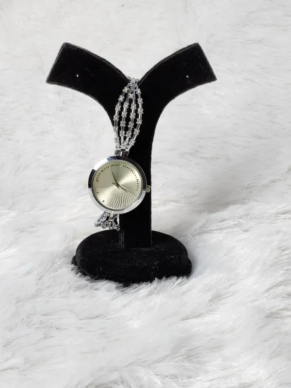 Silver_Analog_Pendant_Watch_for_Women