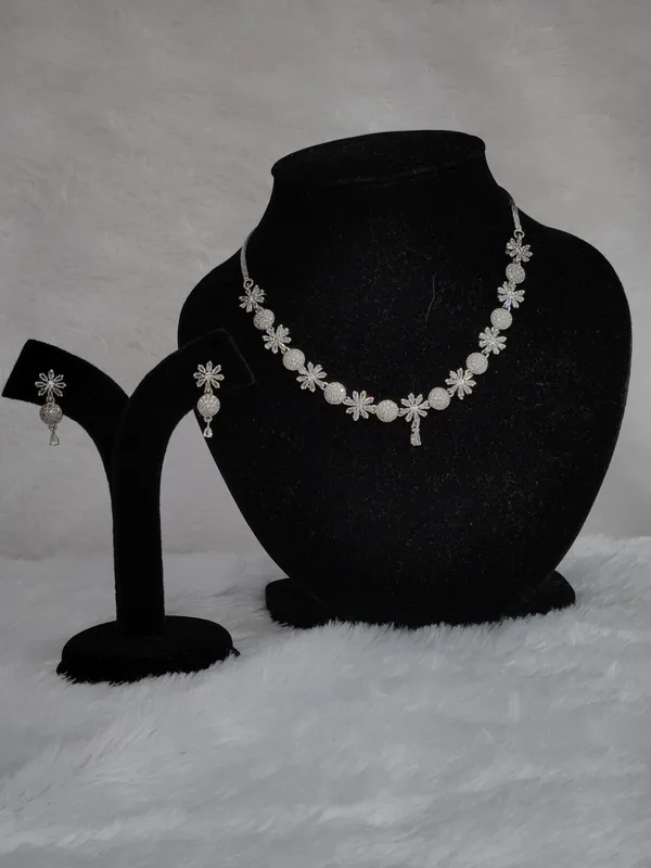 Gold_Tone_Floral_Necklace_And_Earrings_Set_For_Women