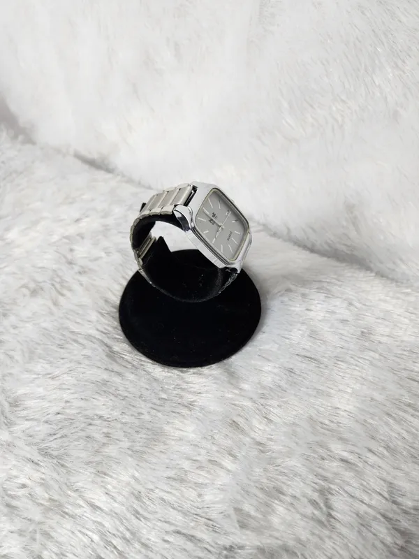 Silver_Metal_Strap_Analog_Watch_for_Adults