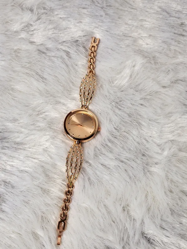 Gold_Metal_Bracelet_Watch_for_Women