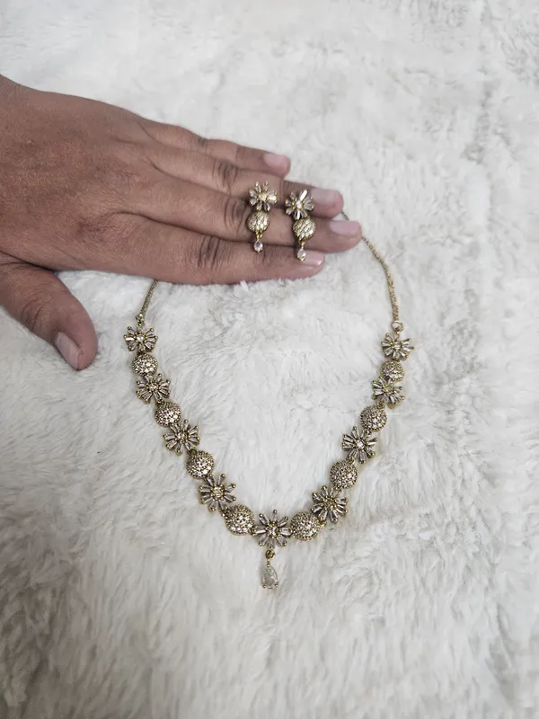 Gold_Tone_Floral_Necklace_And_Earrings_Set_For_Women