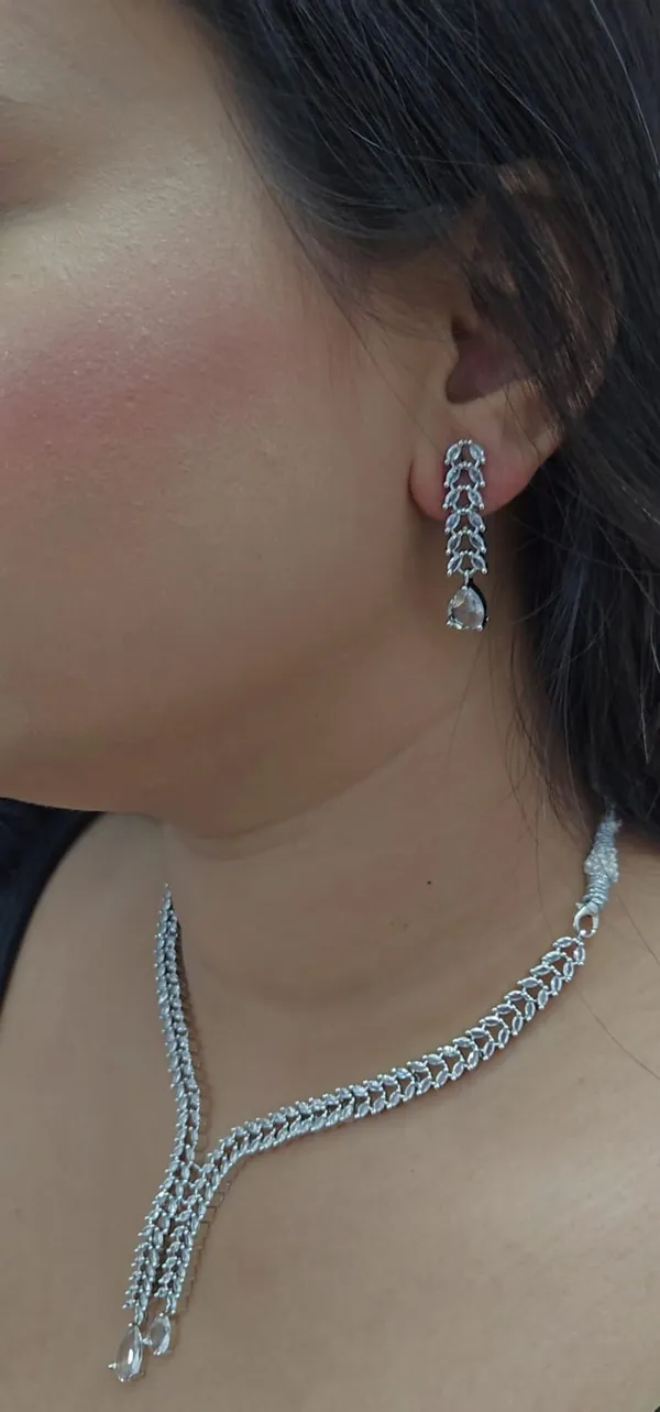 Silver-Tone_Crystal_Necklace_And_Earrings_Set_for_Women