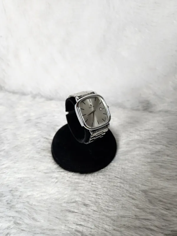 Silver_Metal_Square_Dial_Watch_for_Women