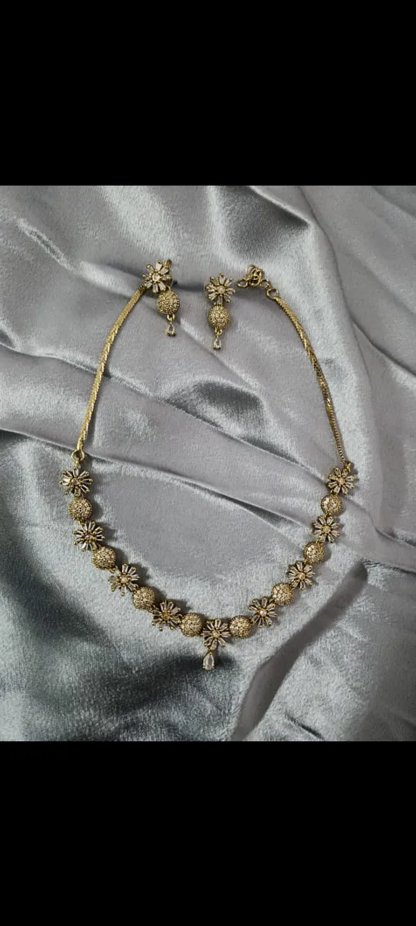 Gold_Tone_Floral_Necklace_And_Earrings_Set_For_Women