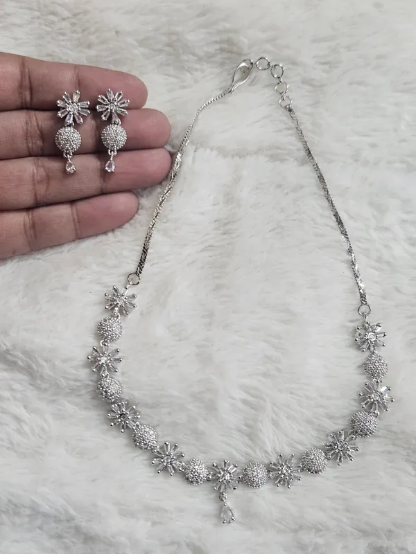 Silver_Tone_Floral_Necklace_And_Earrings_Set_for_Women