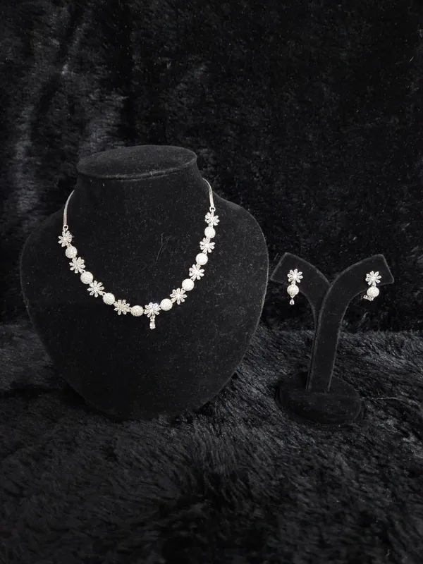 Gold_Tone_Floral_Necklace_And_Earrings_Set_For_Women