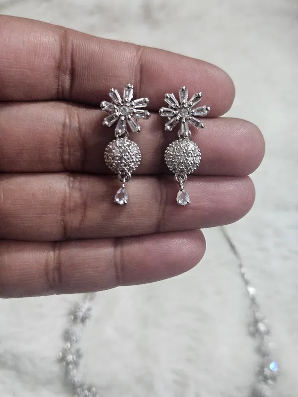 Silver_Tone_Floral_Necklace_And_Earrings_Set_for_Women
