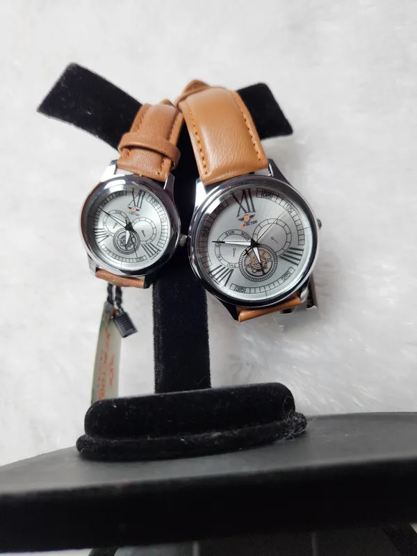 Brown_Leather_Analog_Couple_Watch_Set_For_Partners