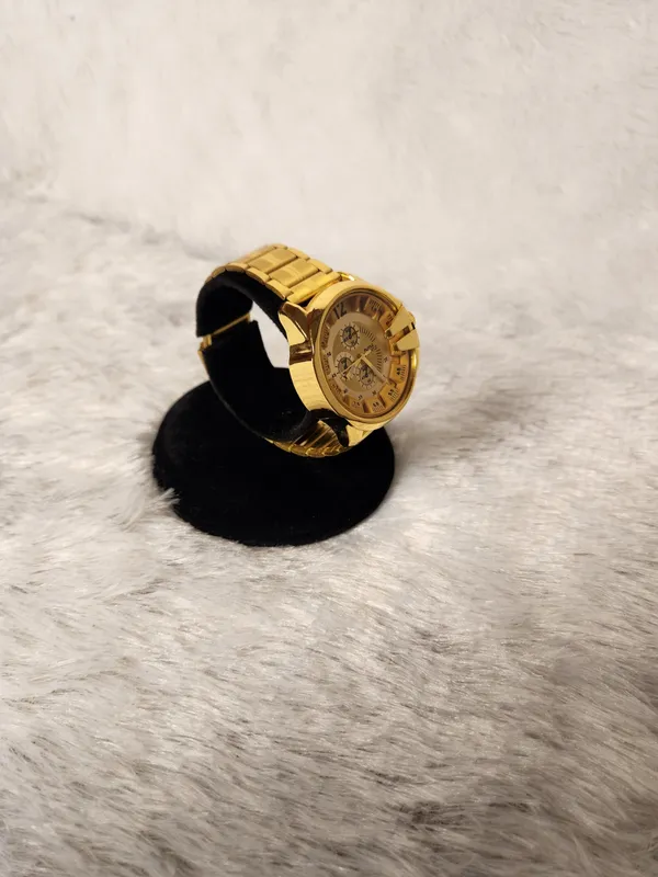 Gold_Metal_Analog_Chronograph_Watch_for_Men