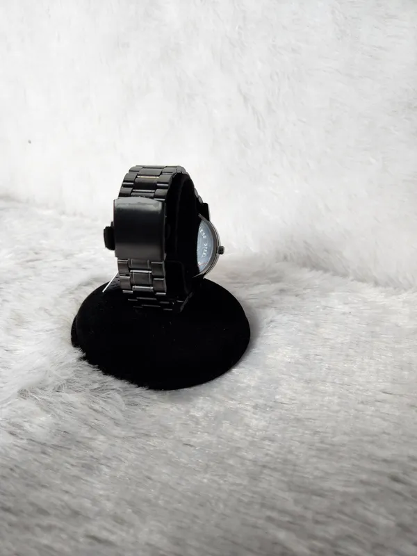 Black_Metal_Analog_Watch_for_Men